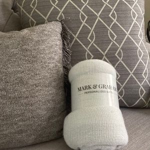 Mark & Graham ( Williams Sonoma Brand ) Soft Travel Throw